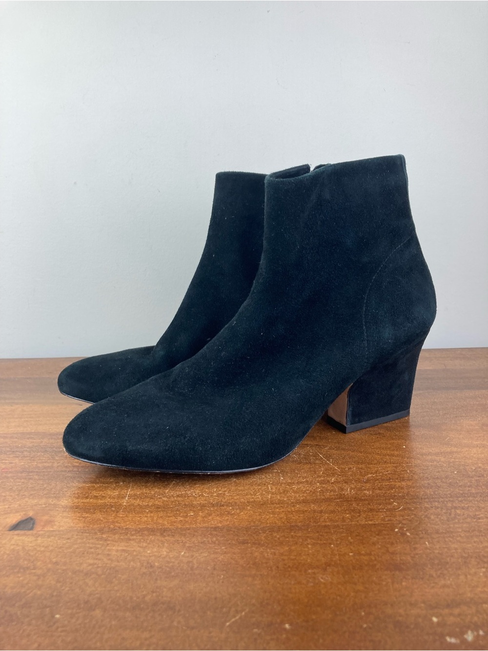 Johnston & Murphy Black Suede Ankle Booties Boot Side Zip Women's Size 9M.